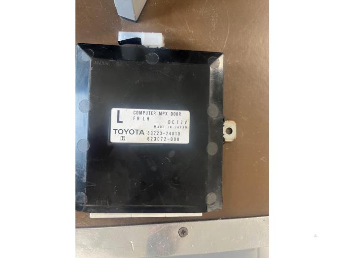 Używane Sterownik Body Control Lexus SC 430 4.3i 32V VVT-i Cena € 78,75 Procedura marży oferowane przez Maresia Auto Recycling B.V.