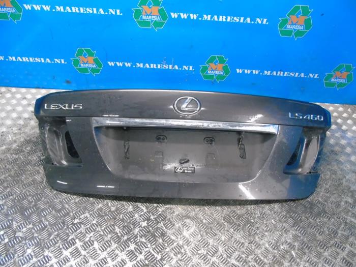 Usados Cubierta de maletero Lexus LS (F4) 460 4.6 32V VVT-i Precio € 420,00 Norma de margen ofrecido por Maresia Auto Recycling B.V.
