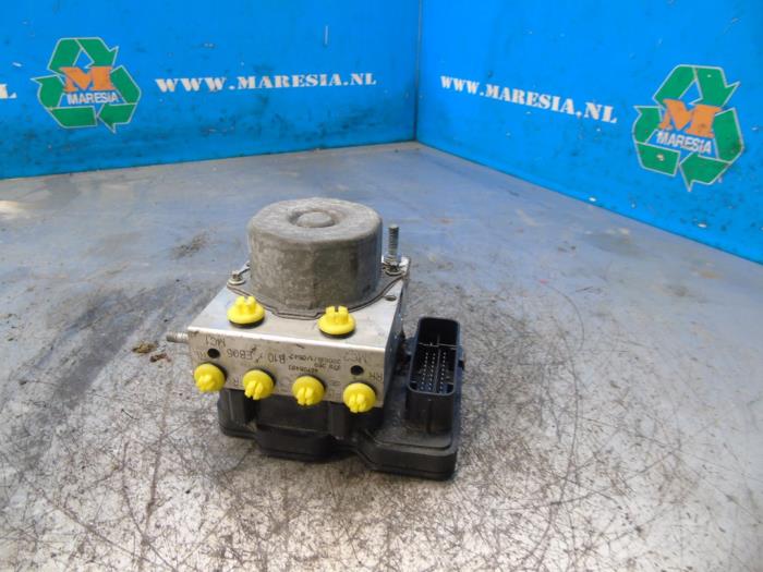 Usados Bomba ABS Mitsubishi Space Star (A0) 1.0 12V Precio € 157,50 Norma de margen ofrecido por Maresia Auto Recycling B.V.