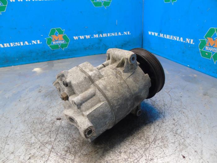 Compresseur de clim d'un Opel Astra J (PC6/PD6/PE6/PF6) 1.6 16V 2011