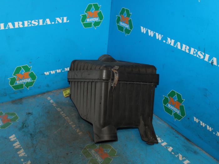 Begagnade Luftfilterhus Chevrolet Nubira (J200) 2.0 16V Pris € 26,25 Marginaltabell erbjuds av Maresia Auto Recycling B.V.