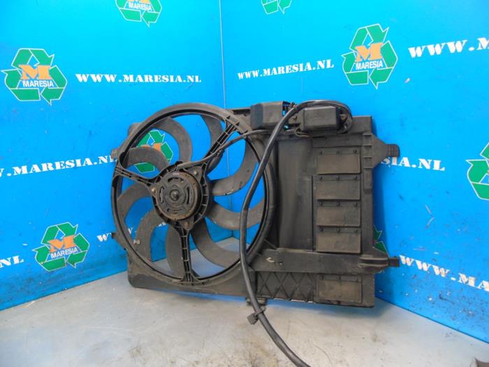 Używane Wentylator BMW Mini (R50/53) 1.6 16V Cooper Cena € 49,35 Procedura marży oferowane przez Maresia Auto Recycling B.V.