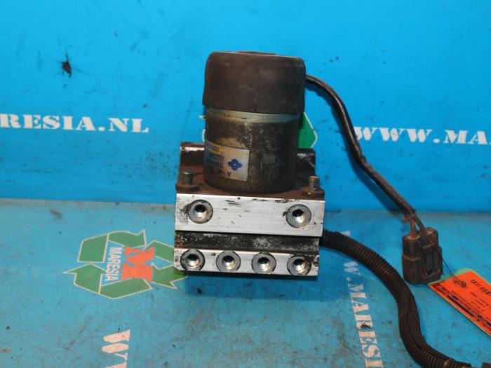 Używane Pompa ABS Mazda MX-3 (EC) 1.8i V6 24V Cena € 31,50 Procedura marży oferowane przez Maresia Auto Recycling B.V.