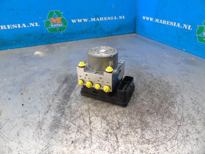 Usagé Bloc ABS Opel Corsa F (UB/UH/UP) 1.2 12V 75 Prix € 194,25 Règlement à la marge proposé par Maresia Auto Recycling B.V.