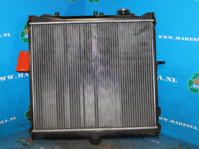 Kühler van een Kia Sportage (K0) 2.0 16V 4x4 2000