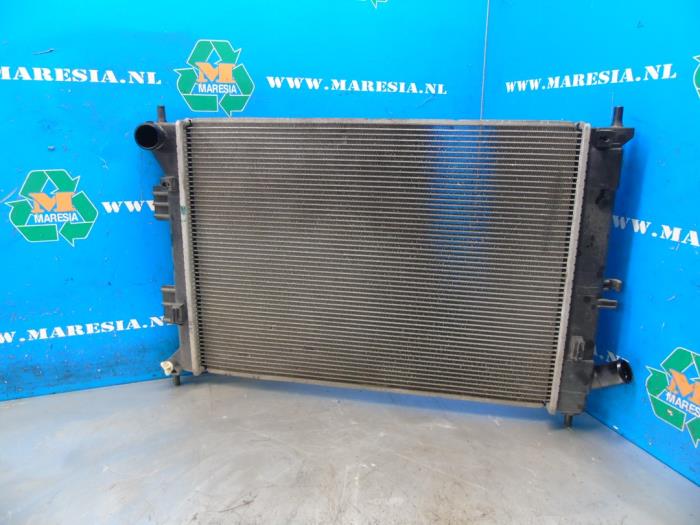Usagé Radiateur Kia Cee'd Sportswagon (JDC5) 1.4i CVVT 16V Prix € 68,25 Règlement à la marge proposé par Maresia Auto Recycling B.V.