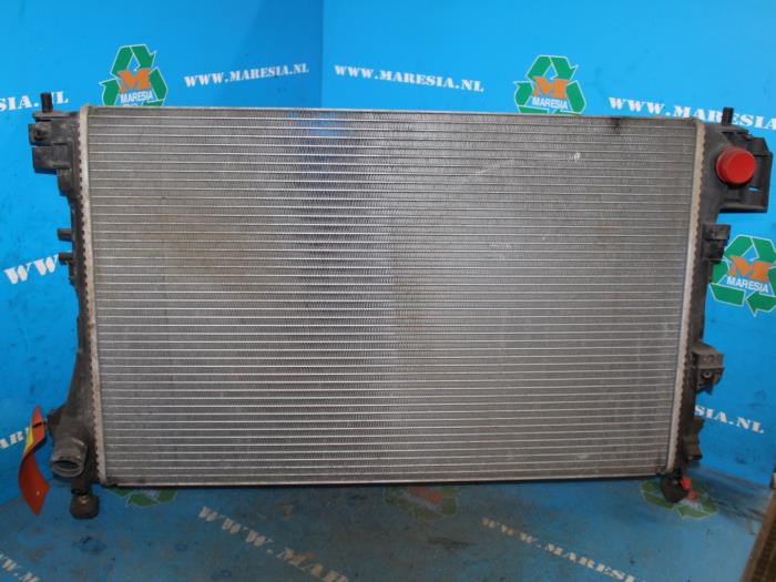 Used Radiator Opel Signum (F48) 2.0 Turbo 16V Price € 63,00 Margin scheme offered by Maresia Auto Recycling B.V.