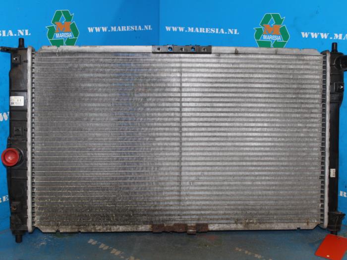 Usagé Radiateur Daewoo Leganza 2.0 SX,CDX 16V Prix € 52,50 Règlement à la marge proposé par Maresia Auto Recycling B.V.
