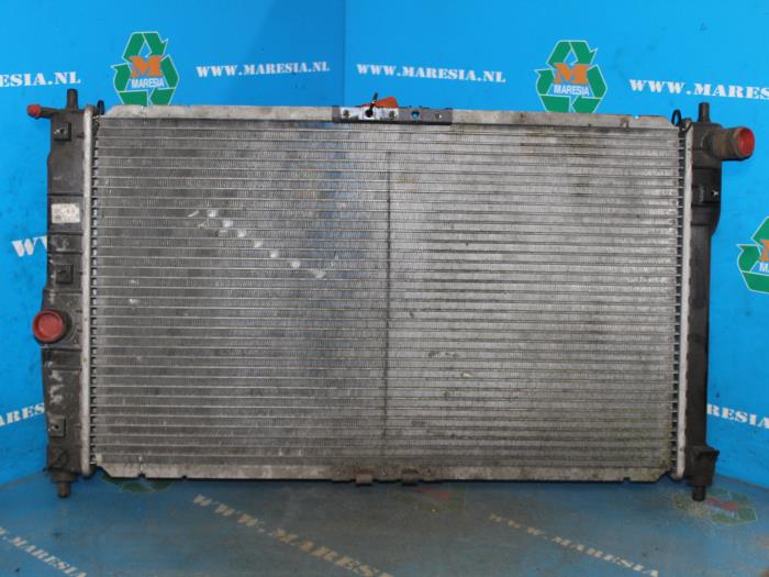 Usagé Radiateur Daewoo Leganza 2.0 SX,CDX 16V Prix € 52,50 Règlement à la marge proposé par Maresia Auto Recycling B.V.