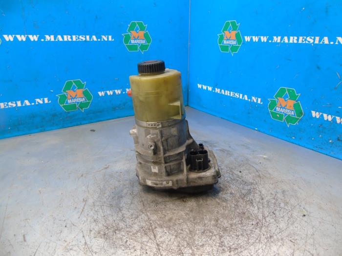 Usagé Pompe de direction Renault Trafic (1FL/2FL/3FL/4FL) 1.6 dCi 125 Twin Turbo Prix € 267,75 Règlement à la marge proposé par Maresia Auto Recycling B.V.