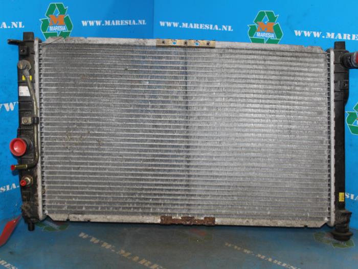 Usagé Radiateur Chevrolet Nubira (J200) 2.0 16V Prix € 47,25 Règlement à la marge proposé par Maresia Auto Recycling B.V.