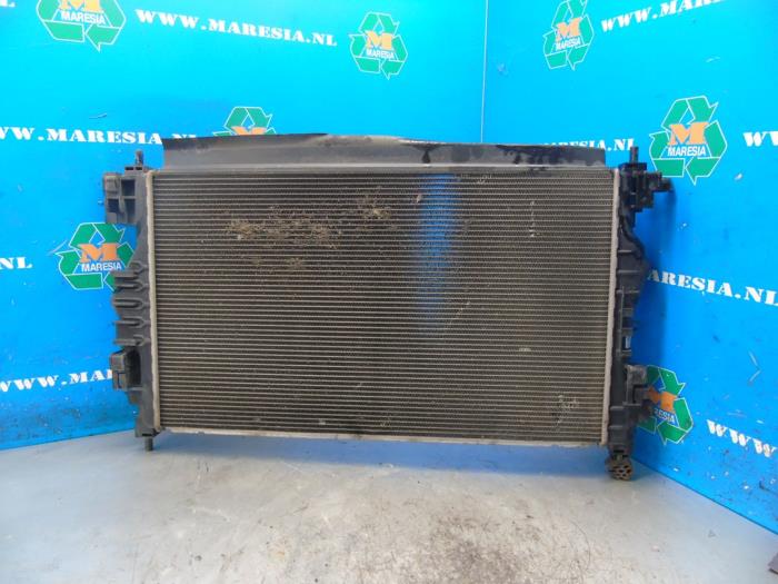 Used Radiator Opel Astra J Sports Tourer (PD8/PE8/PF8) 1.6 CDTI 16V Price € 105,00 Margin scheme offered by Maresia Auto Recycling B.V.