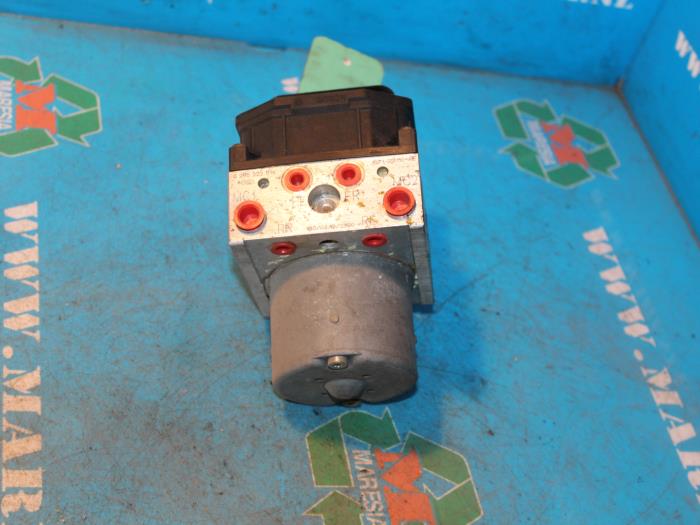 Gebrauchte ABS Pumpe Ford Mondeo III 2.0 TDCi 115 16V Preis € 36,75 Margenregelung angeboten von Maresia Auto Recycling B.V.