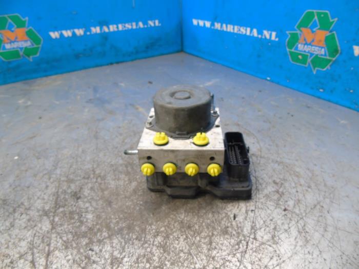 Begagnade ABS-pump Nissan Micra (K13) 1.2 12V Pris € 157,50 Marginaltabell erbjuds av Maresia Auto Recycling B.V.