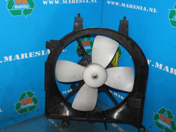 Cooling fans from a Mazda Demio (DW) 1.5 16V 2001