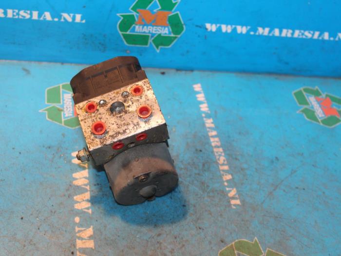 Begagnade ABS-pump Volkswagen Passat (3B2) 1.9 TDi 90 Pris € 26,25 Marginaltabell erbjuds av Maresia Auto Recycling B.V.