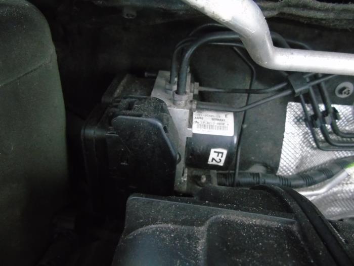 Usagé Bloc ABS Ford Fiesta 6 (JA8) 1.25 16V Prix € 210,00 Règlement à la marge proposé par Maresia Auto Recycling B.V.