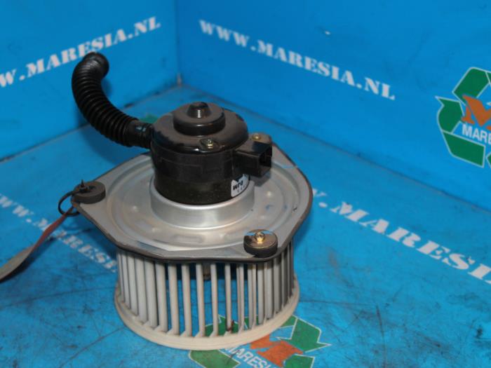 Heating and ventilation fan motor from a Daewoo Nubira (J200) 1.6 16V 2000