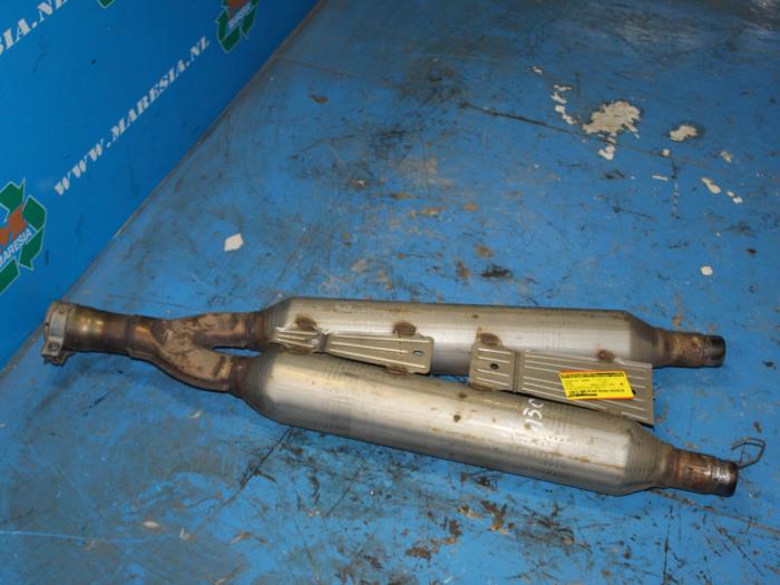 Exhaust middle silencer from a Lexus LS (F4) 430 4.3 32V VVT-i 2004