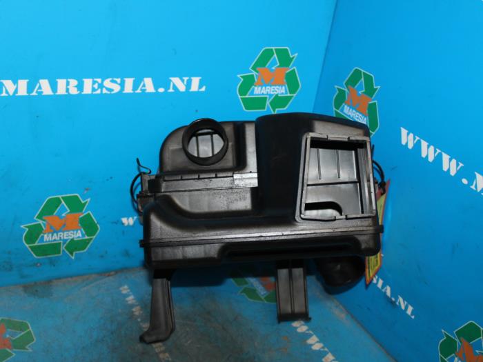 Begagnade Luftfilterhus Kia Picanto (BA) 1.0 12V Pris € 31,50 Marginaltabell erbjuds av Maresia Auto Recycling B.V.