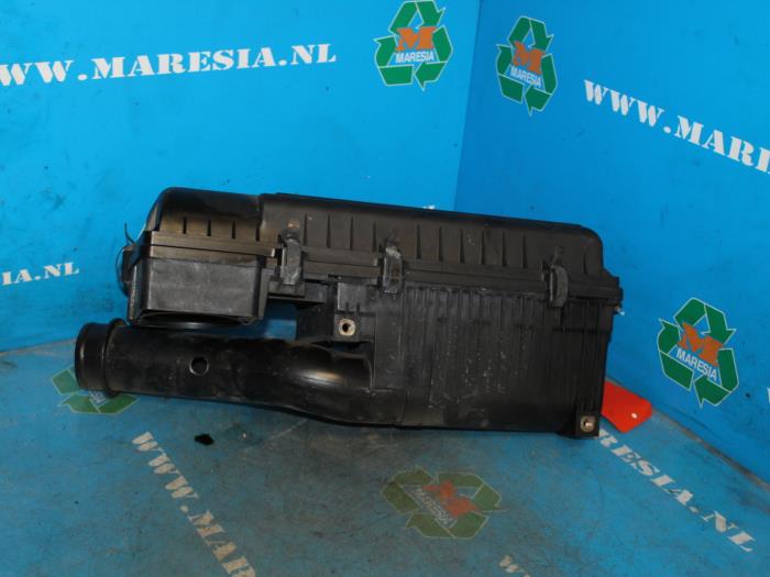 Begagnade Luftfilterhus Kia Rio (DC22/24) 1.5 RS,LS 16V Pris € 52,50 Marginaltabell erbjuds av Maresia Auto Recycling B.V.