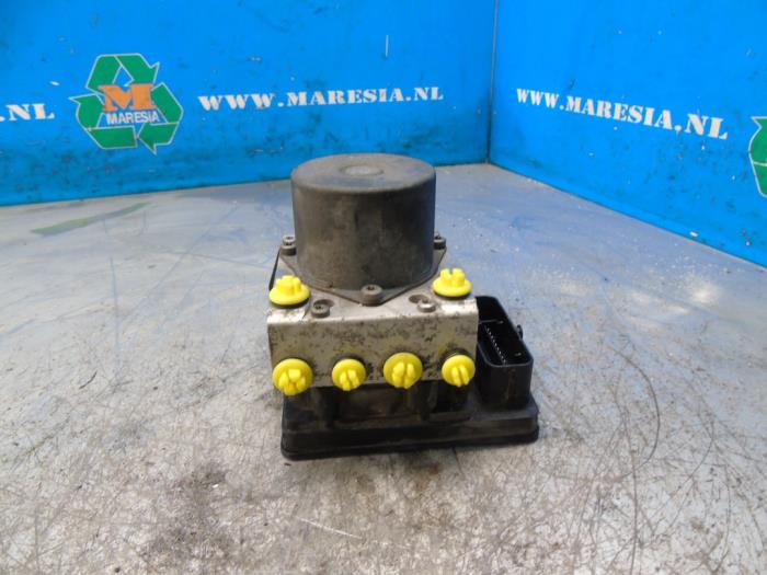 Used ABS pump Volkswagen Up! (121) 1.0 12V 60 Price € 63,00 Margin scheme offered by Maresia Auto Recycling B.V.