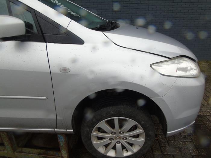 Używane Blotnik prawy przód Mazda 5 (CR19) 2.0 CiDT 16V High Power Cena € 52,50 Procedura marży oferowane przez Maresia Auto Recycling B.V.