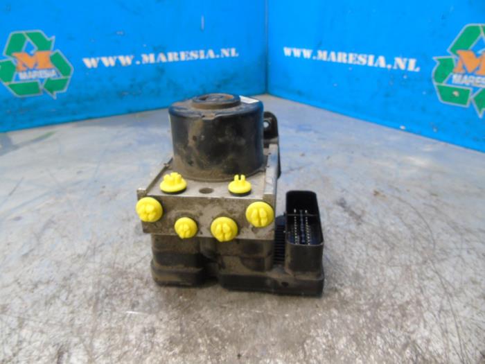 Begagnade ABS-pump Ford Fiesta 6 (JA8) 1.25 16V Pris € 131,25 Marginaltabell erbjuds av Maresia Auto Recycling B.V.