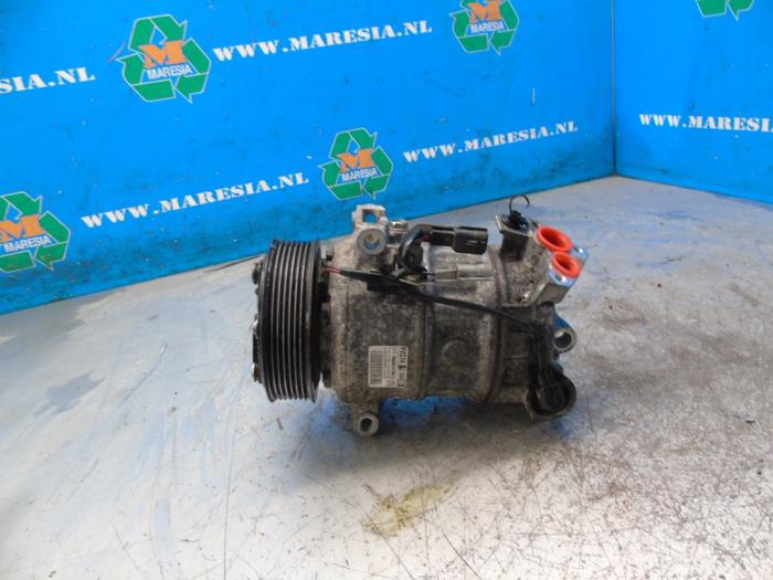 Usagé Pompe clim Renault Megane IV Estate (RFBK) 1.3 TCE 140 16V Prix € 105,00 Règlement à la marge proposé par Maresia Auto Recycling B.V.