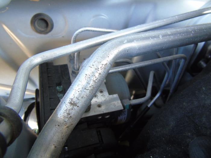 Begagnade ABS-pump Renault Express 1.5 dCi 95 Pris € 278,25 Marginaltabell erbjuds av Maresia Auto Recycling B.V.