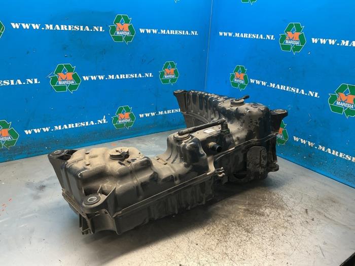Gebrauchte Adblue Tank Renault Express 1.5 dCi 95 Preis € 446,25 Margenregelung angeboten von Maresia Auto Recycling B.V.