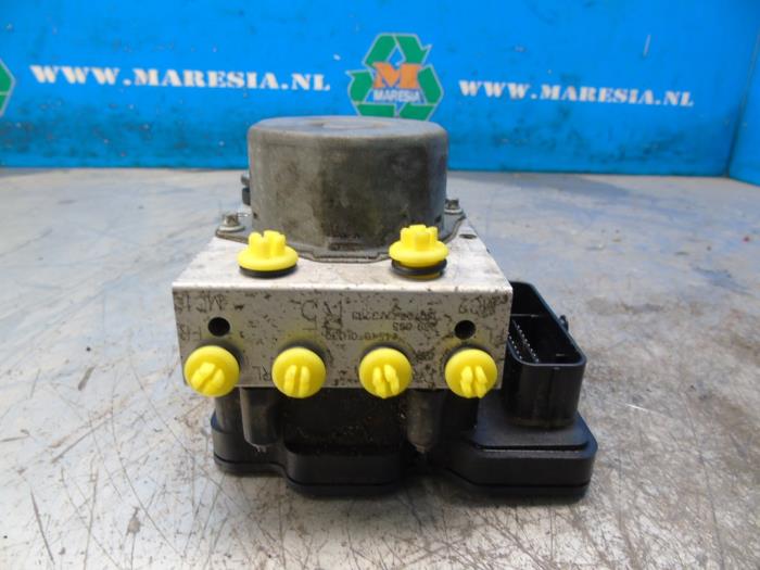 Begagnade ABS-pump Toyota Aygo (B40) 1.0 12V VVT-i Pris € 78,75 Marginaltabell erbjuds av Maresia Auto Recycling B.V.
