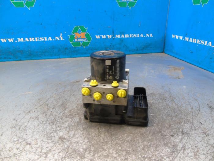 Usados Bomba ABS Volkswagen Caddy III (2KA,2KH,2CA,2CH) 1.2 TSI Precio € 183,75 Norma de margen ofrecido por Maresia Auto Recycling B.V.