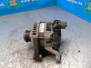 Dynamo van een Opel Corsa E 1.2 16V 2016