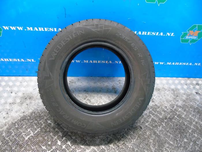 Używane Opona Mercedes Sprinter 3,5t (910.0/910.1/907.1/907.2) 319 CDI 2.0 D RWD Cena € 78,75 Procedura marży oferowane przez Maresia Auto Recycling B.V.