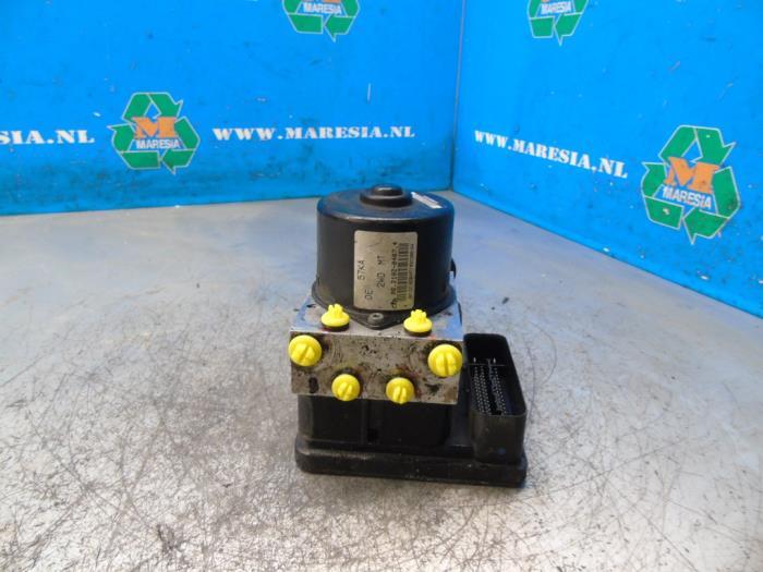 Begagnade ABS-pump Suzuki Swift (ZA/ZC/ZD1/2/3/9) 1.6 Sport VVT 16V Pris på förfrågan erbjuds av Maresia Auto Recycling B.V.