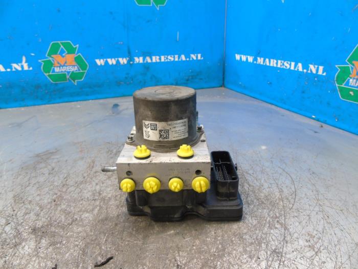 Begagnade ABS-pump Opel Crossland (X) 1.2 Turbo 12V Pris € 183,75 Marginaltabell erbjuds av Maresia Auto Recycling B.V.