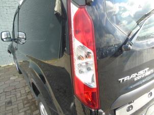 Begagnade Baklykta, vänster Ford Transit Connect (PJ2) 1.0 EcoBoost 12V 100 Pris € 78,75 Marginaltabell erbjuds av Maresia Auto Recycling B.V.