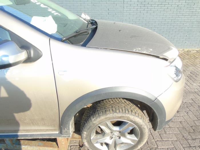 Aile avant droite d'un Dacia Sandero II 1.0 TCe 100 12V 2020