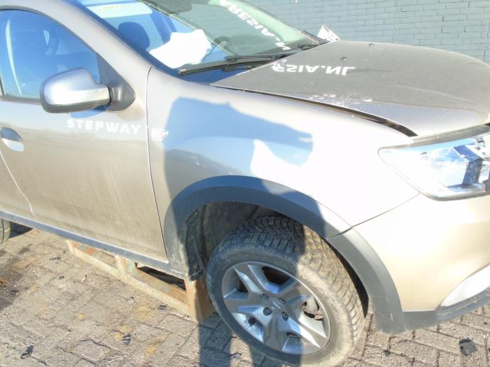 Aile avant droite d'un Dacia Sandero II 1.0 TCe 100 12V 2020