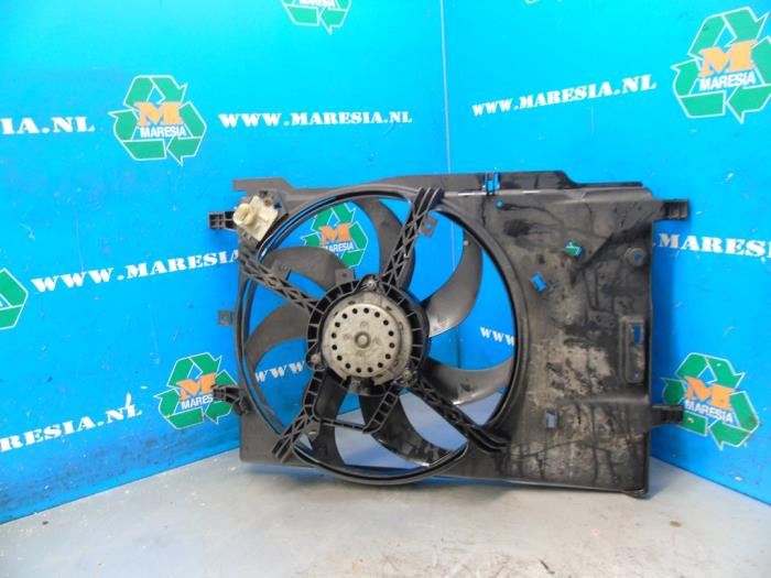 Używane Wentylator Opel Corsa E 1.2 16V Cena € 131,25 Procedura marży oferowane przez Maresia Auto Recycling B.V.