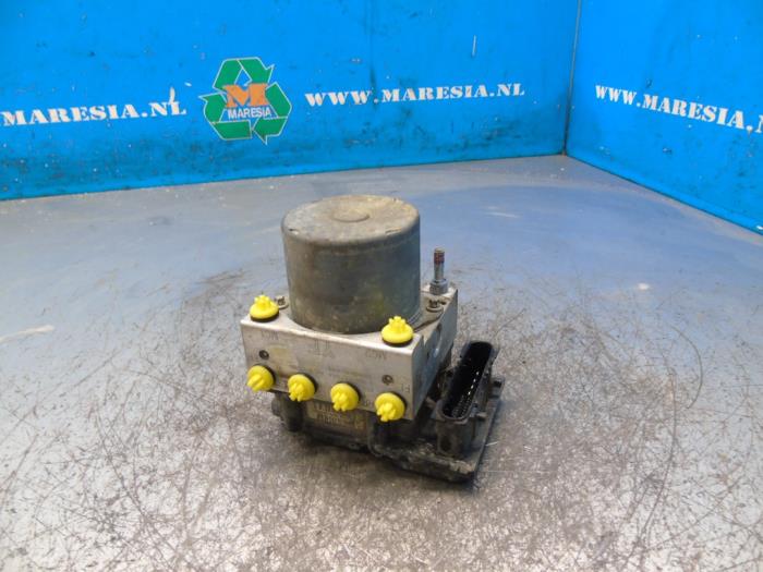 Used ABS pump Toyota Auris (E15) 1.4 D-4D-F 16V Price € 78,75 Margin scheme offered by Maresia Auto Recycling B.V.