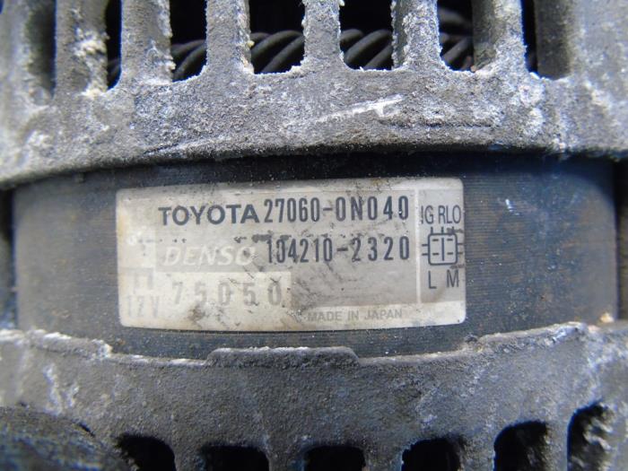 Dynamo van een Toyota Auris (E15) 1.4 D-4D-F 16V 2010