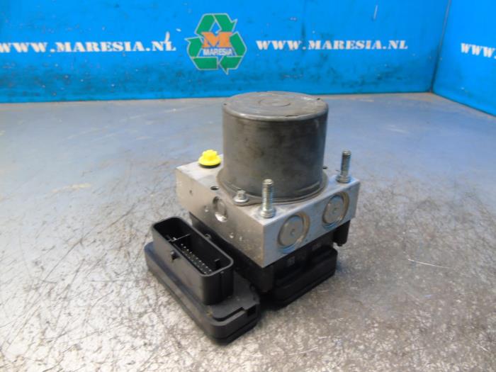 ABS pump from a Opel Crossland (X) 1.2 Turbo 12V Euro 6 2018