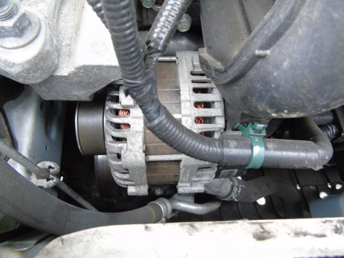 Usagé Dynamo Honda Jazz (GK/GP) 1.3 -i-VTEC 16V Prix € 36,75 Règlement à la marge proposé par Maresia Auto Recycling B.V.