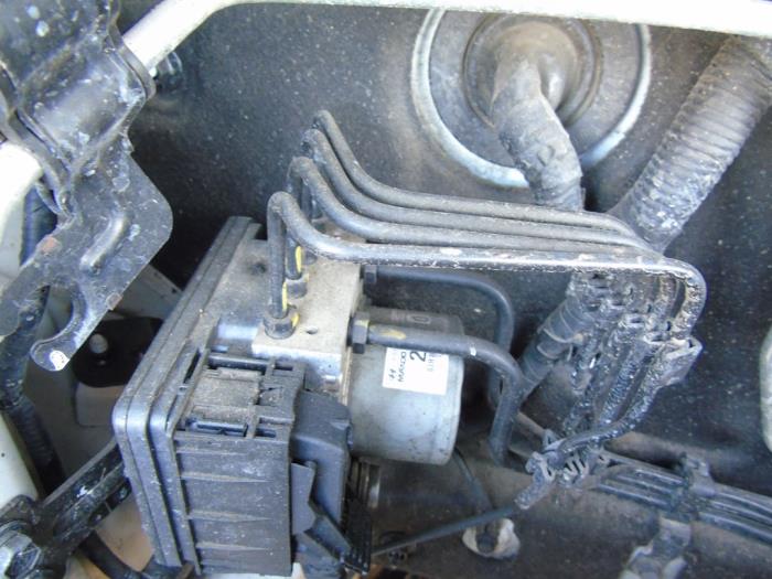 Begagnade ABS-pump Hyundai iX35 (LM) 1.6 GDI 16V Pris € 131,25 Marginaltabell erbjuds av Maresia Auto Recycling B.V.