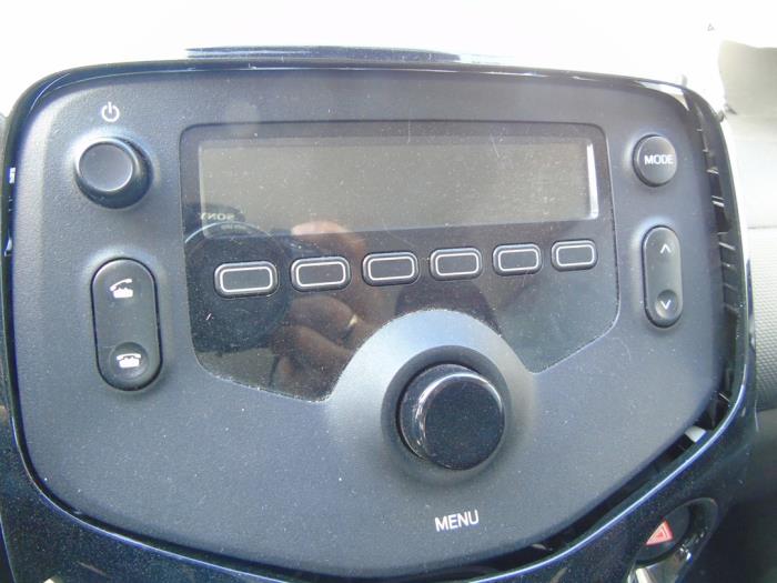 Używane Radio Citroen C1 1.0 12V VVT-i Cena € 52,50 Procedura marży oferowane przez Maresia Auto Recycling B.V.