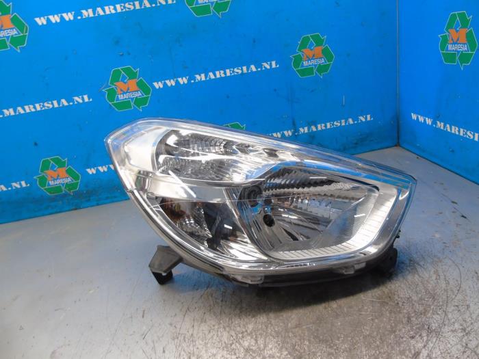 Używane Reflektor prawy Dacia Dokker (0S) 1.3 TCE 100 Cena € 105,00 Procedura marży oferowane przez Maresia Auto Recycling B.V.