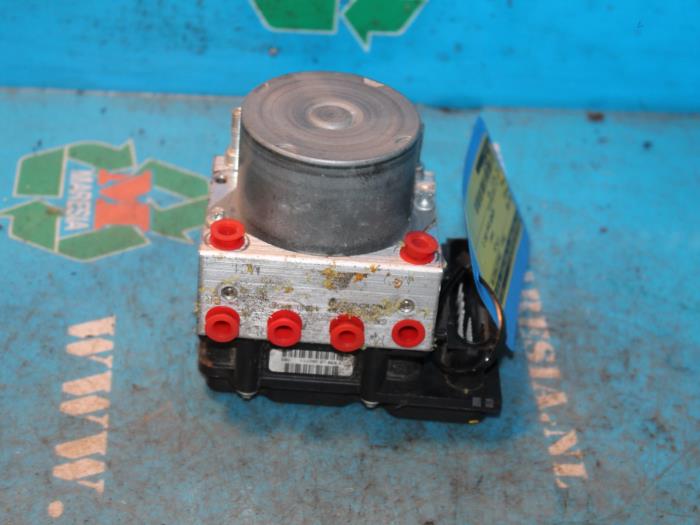 Used ABS pump Toyota Aygo (B10) 1.0 12V VVT-i Price € 36,75 Margin scheme offered by Maresia Auto Recycling B.V.