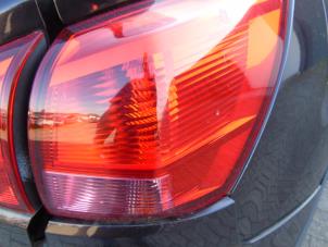 Używane Tylne swiatlo pozycyjne prawe Nissan Qashqai (J10) 2.0 16V Cena € 157,50 Procedura marży oferowane przez Maresia Auto Recycling B.V.